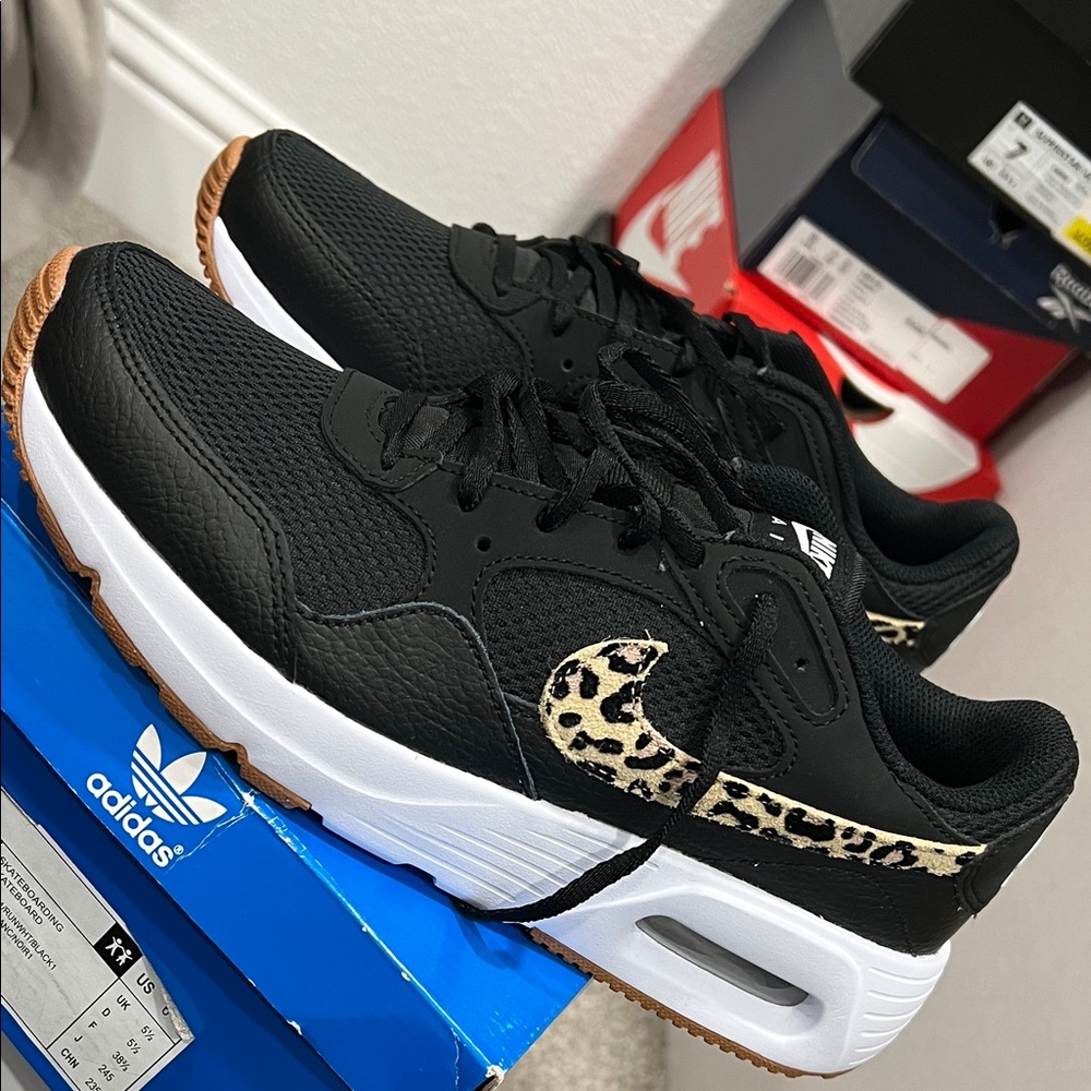Nike Women's Black and Leopard Print Sneakers